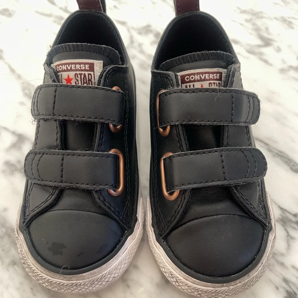 Converse Chuck Taylor All Star V2 Leather Sneakers - Black